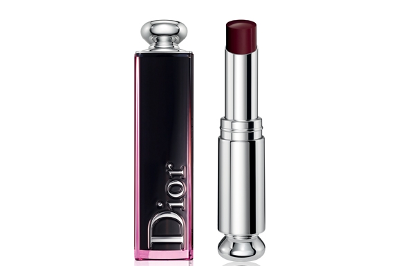 去年人鱼眼泪卖翻！今年日本妹又在抢这支月光唇蜜