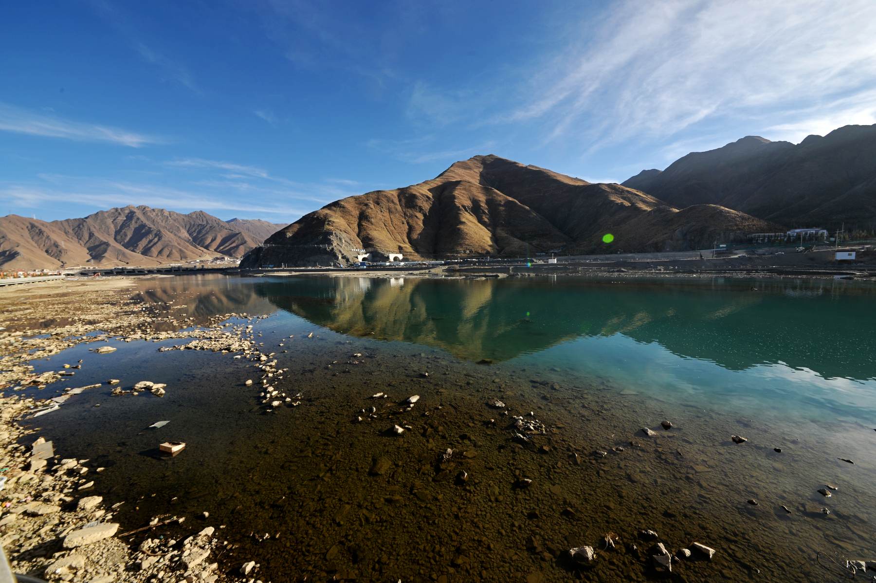河道被挖开,被挖出来的河