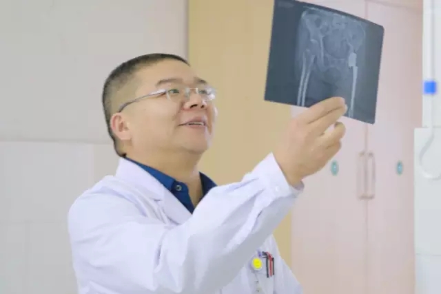 镜头见证生命重启之旅，纪录医者仁心，许昌外科医生的新年故事