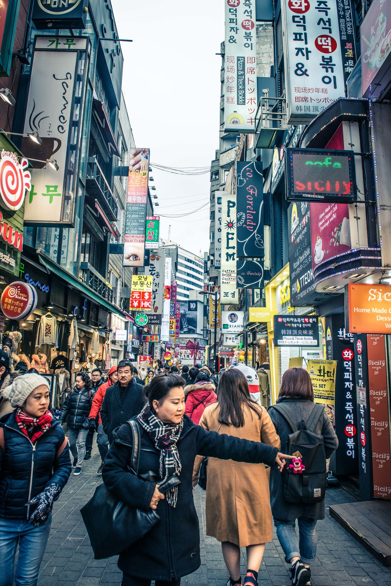 明洞韩国首尔的购物天堂,首尔明洞高档购物中心
