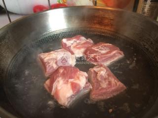 焯水的肉水冲洗后很柴,焯水后的肉过凉水