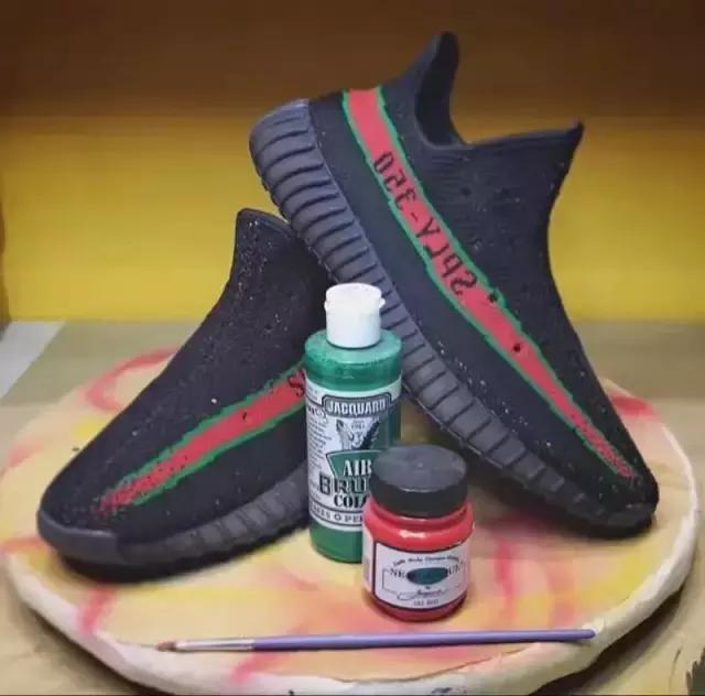 假yeezy有哪些,穿假yeezy能看出来吗