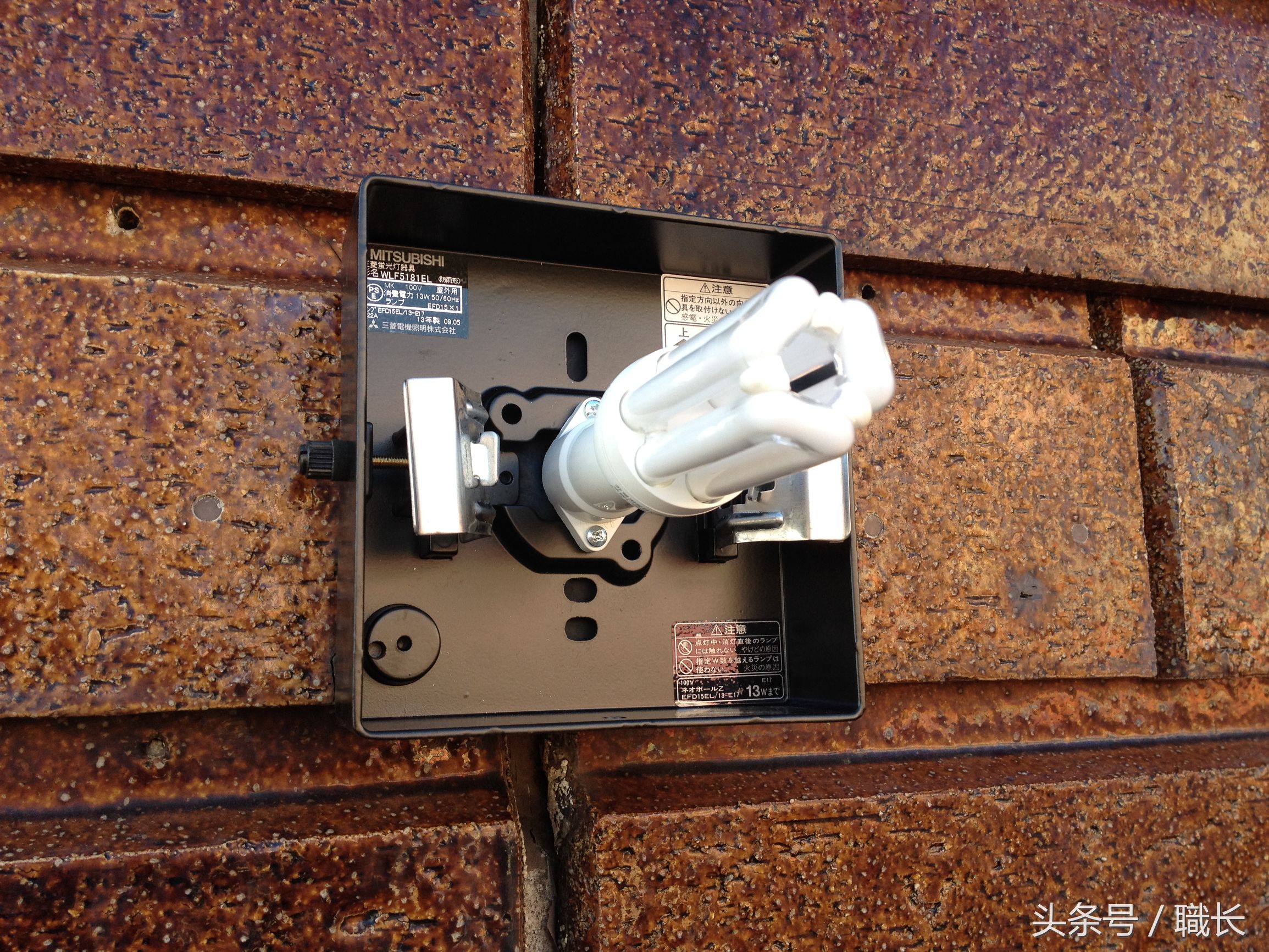 电工更换灯泡注意事项,电工暗线顶盒子坏了怎么换