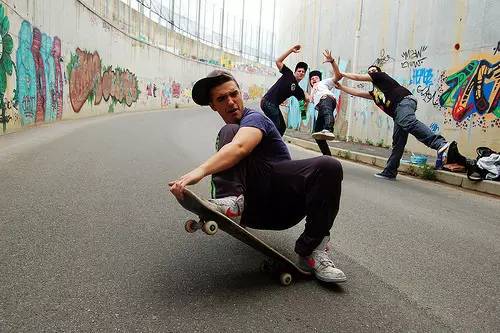 怎么才能学会单滑滑板,滑板初学者可以学的小技能