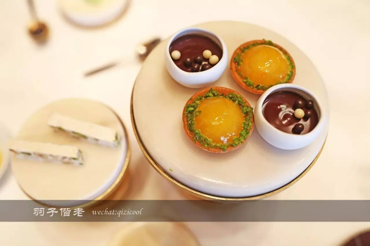 藏匿在繁华中环背后的丝丝暖意 (藏在繁华中环中的丝丝暖意)