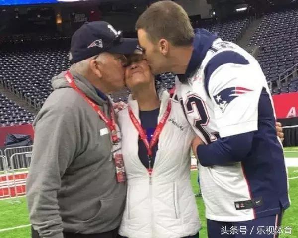 ladygaga中场秀超级碗摔倒,ladygagapaparazzi现场版