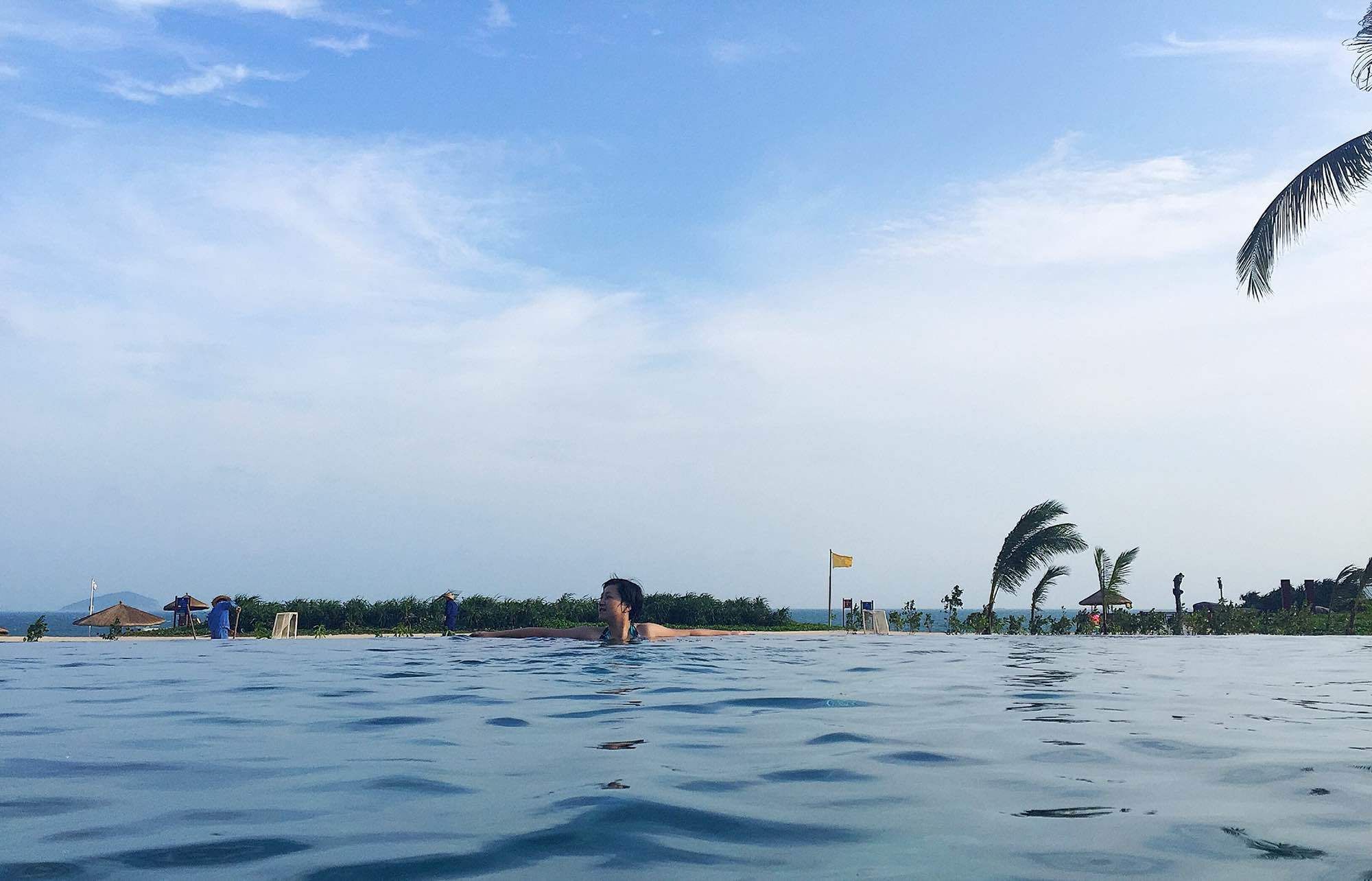 谢娜微博晒出海边美照，海水浴对身体有这么多好处，你知道吗？