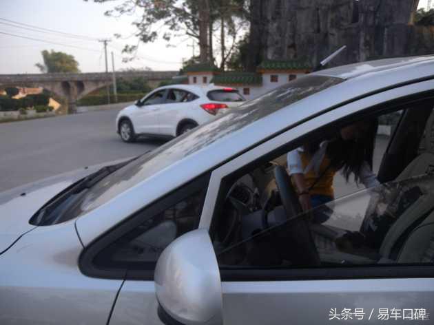 行车中轮胎突然爆胎,行车途中轮胎亏气怎么办