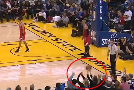 库里死球后“脚踢球”秒传裁判，就不怕吃T吗？