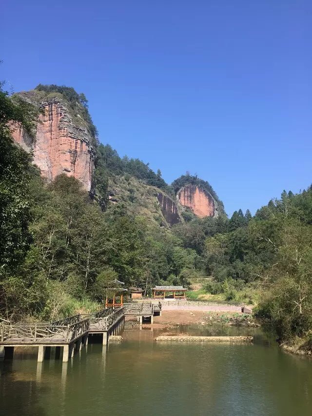 八千里路云和月的上一句,八千里路云和月一骑绝尘上珠峰