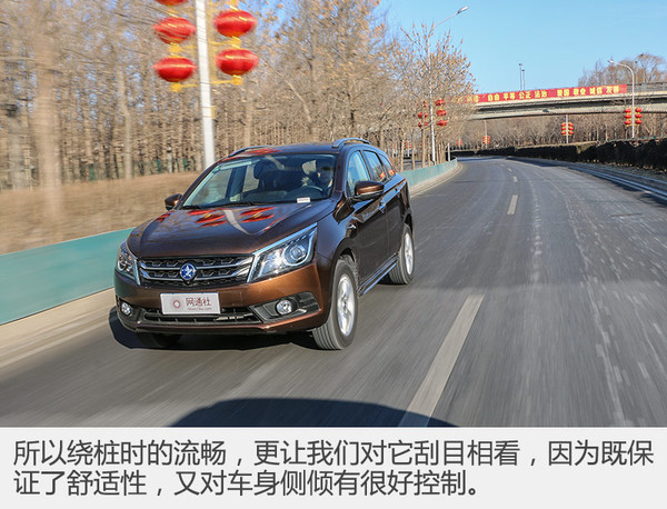 suv汽车绕桩测试,suv绕桩