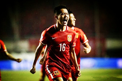 中国足球队员黄博文,中国第一右边锋