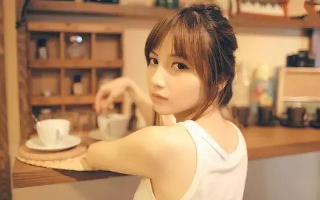 跟她玩游戏,和她玩游戏