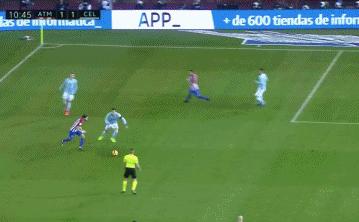 实况2018精彩进球托雷斯倒钩,托雷斯中场倒钩进球