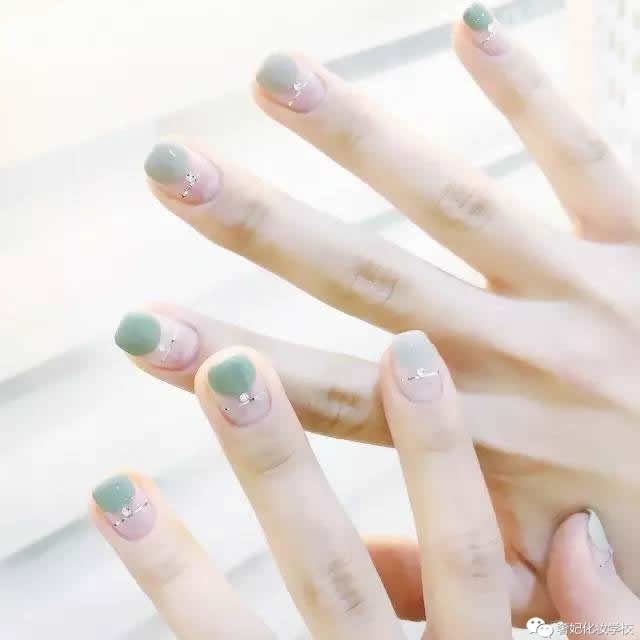 一不小心就让你怦然心动的：22款精致美甲