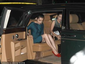 劳斯莱斯上一共有几把雨伞,劳斯莱斯雨伞一把10万