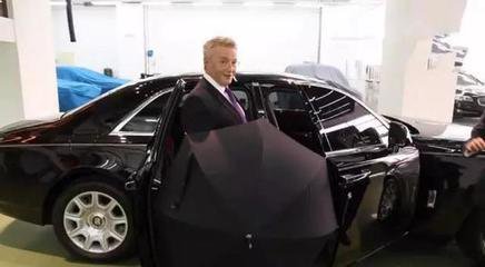 劳斯莱斯上一共有几把雨伞,劳斯莱斯雨伞一把10万