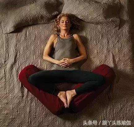 产后瑜伽每天必练8个动作,新妈妈产后恢复妙招教学