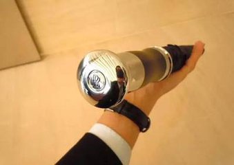 劳斯莱斯车里面的伞是干什么的,劳斯莱斯车里的一把伞值多少钱