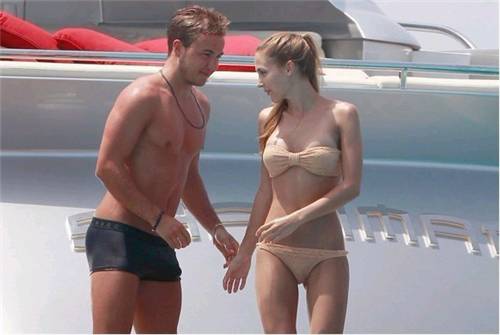 他们足球踢的非常好英文,那些在足球场上让人羡慕的爱情