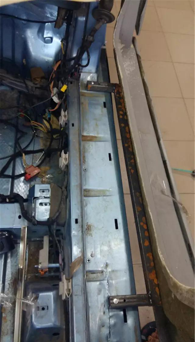 无敌了！穷小伙打烂标致406，改装成法拉利，*博兰**基尼