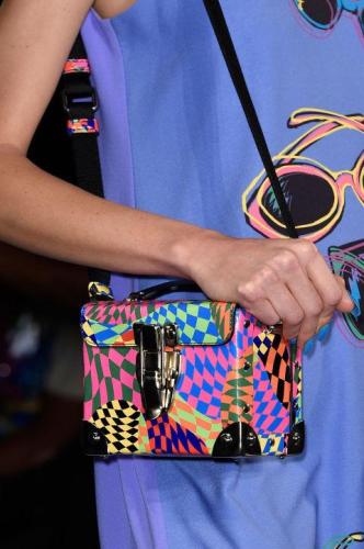 女人的经典包今年流行哪一款,现在流行的潮包