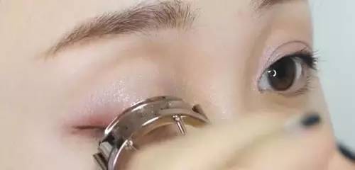 圆脸怎样化妆好看视频,圆脸单眼皮裸妆教程日常化妆