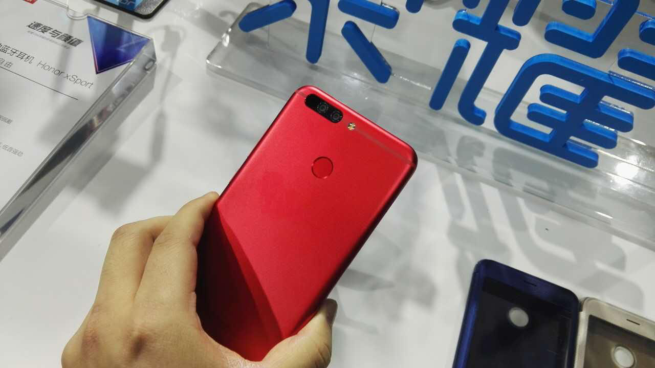 2020年v9麒麟960吃鸡,为什么荣耀v9会搭载一块2k屏