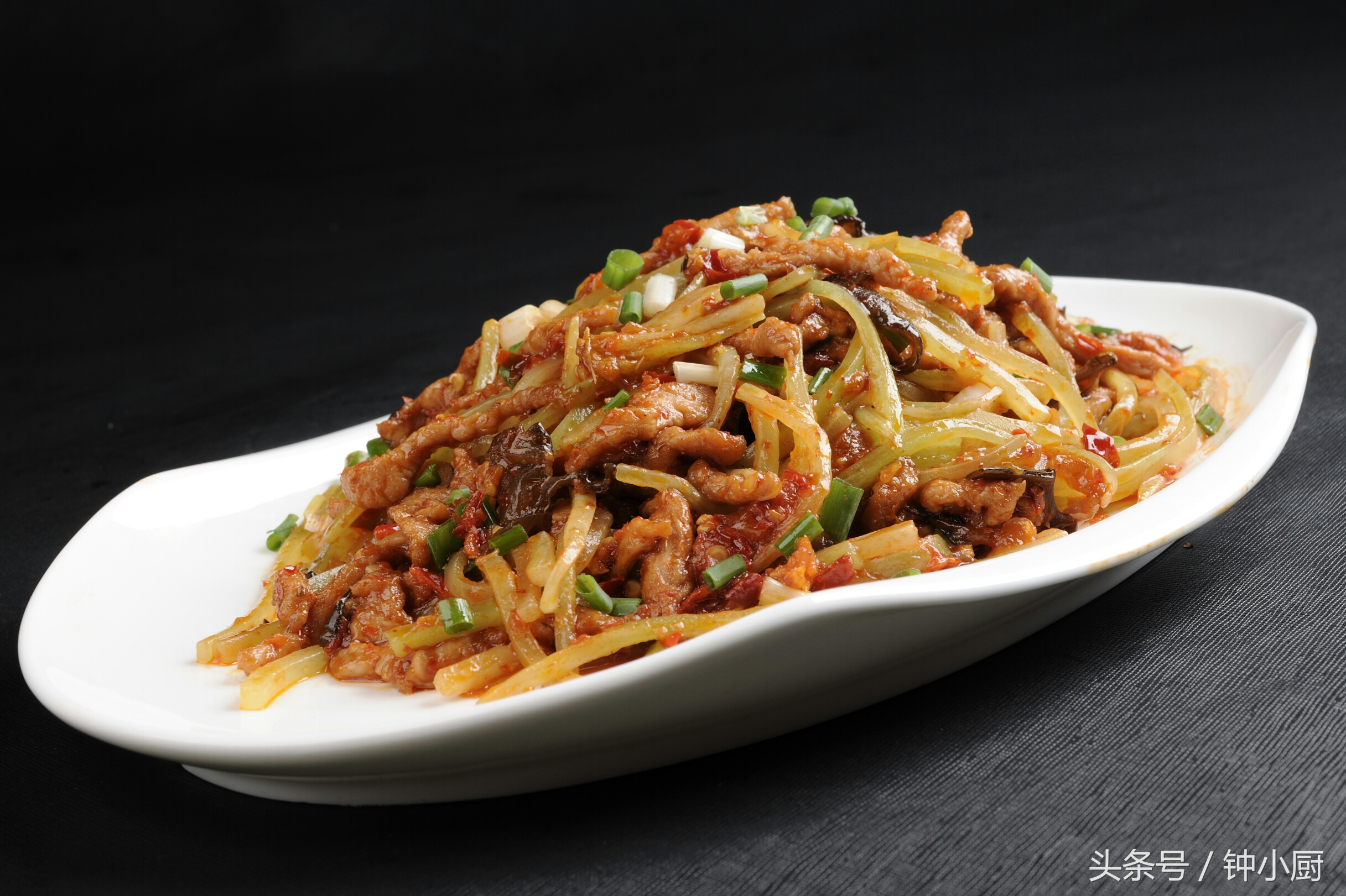 鱼香肉丝放郫县豆瓣豆瓣酱吗,鱼香肉丝不放甜的辣的