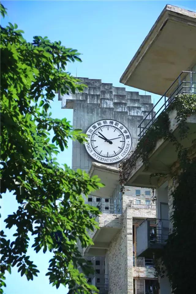 有所大学，叫标榜！逆天颜值碾压成都各大高校！