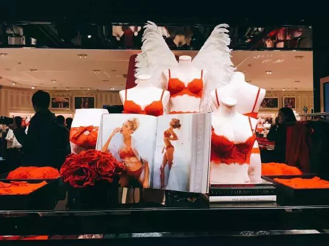 探店！成都维秘旗舰店深度揭秘，愿今晚你们都是天使！