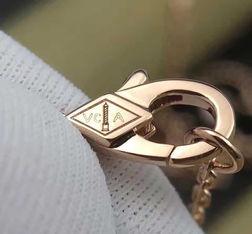 送给自己心仪的女生有哪些饰品推荐呢?