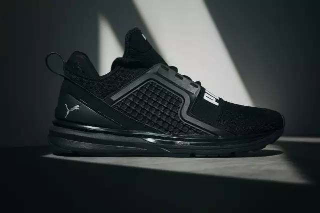 小白鞋就这样退出潮鞋竞技了？下一双潮爆街头的竟是它？