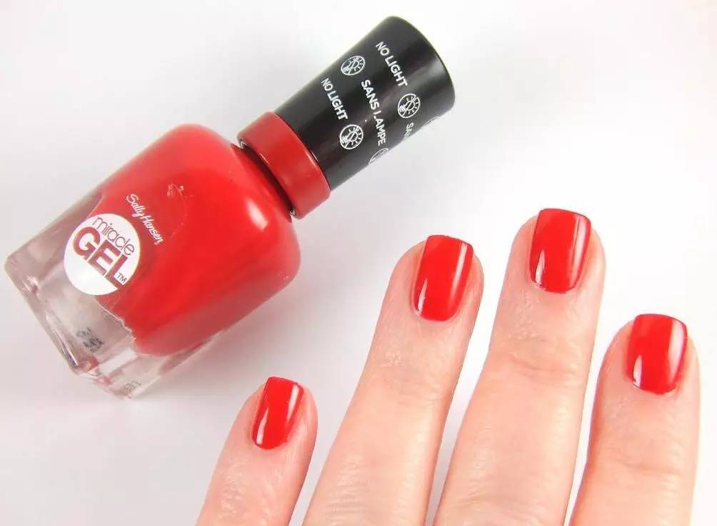 阿玛尼挚爱400和迪奥哑光999,dior999经典正红色口红图片