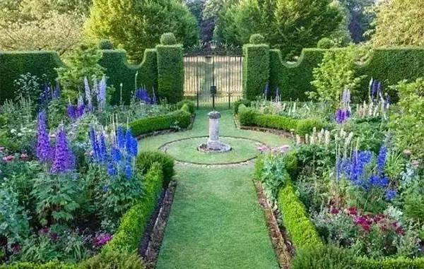 待位64年的王子，花30年将450万㎡荒地打造成世界最美庄园