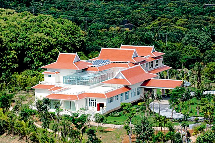 西双版纳从下飞机开始的攻略,进入西双版纳的视频