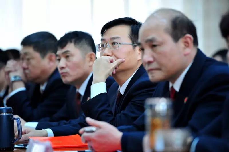 402期干的怎么样，上台亮一亮；先进谁能行，干警评一评