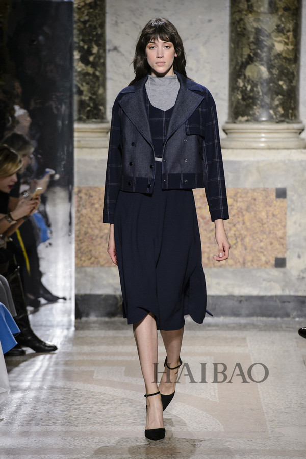 智慧女性心目中的最佳气质！MARYLING2017秋冬女装秀，海报网带你亲临2017秋冬米兰时装周