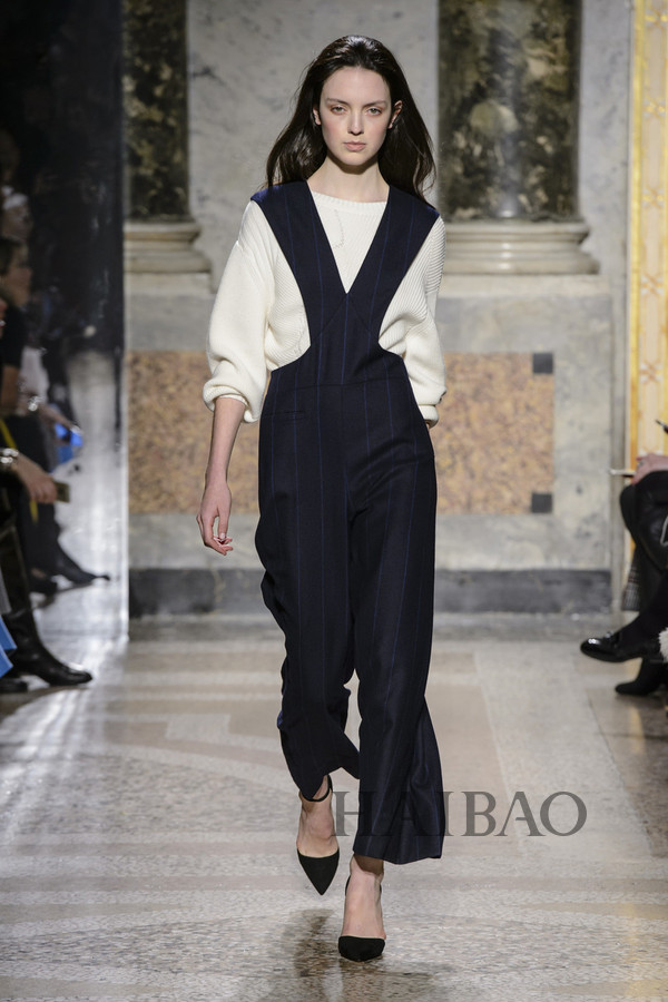 智慧女性心目中的最佳气质！MARYLING2017秋冬女装秀，海报网带你亲临2017秋冬米兰时装周