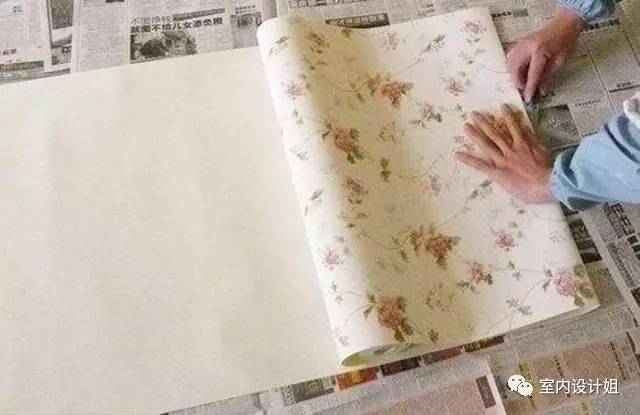 自粘墙纸翘边了怎么处理,自粘贴墙纸边缘开胶怎么办