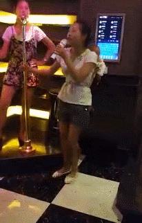 后面的那个小胖子，知道你很可爱，快走开我还要拍照呢！