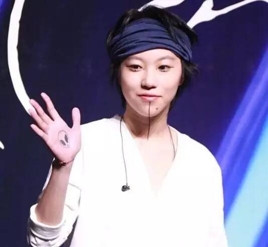 “谁再说纹身是纯装X无意义，我就让老公们去怼住他的嘴”