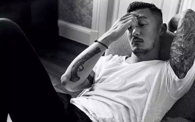 “谁再说纹身是纯装X无意义，我就让老公们去怼住他的嘴”