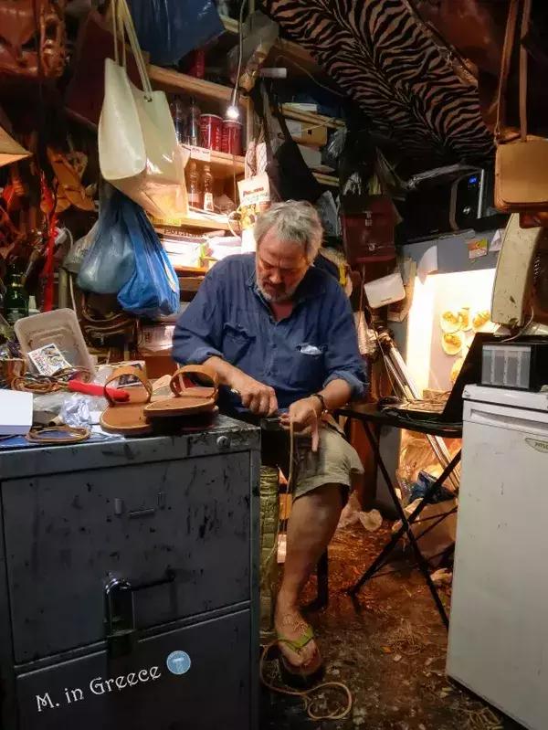 最好的希腊凉鞋，“诗人鞋匠”为你量足而制