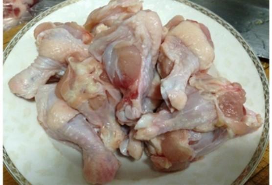 晚餐攻略：今天晚上给孩子开开荤，土豆烧鸡翅根，一盘下肚满足