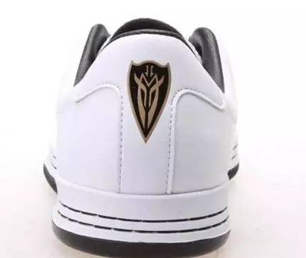 耐克logo设计师名字大全,耐克的logo设计