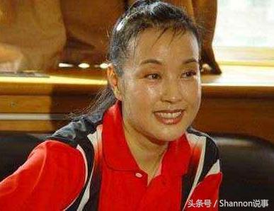 春晚第一位女主持，却因*税逃**入狱2年，复出后60岁演18岁少女