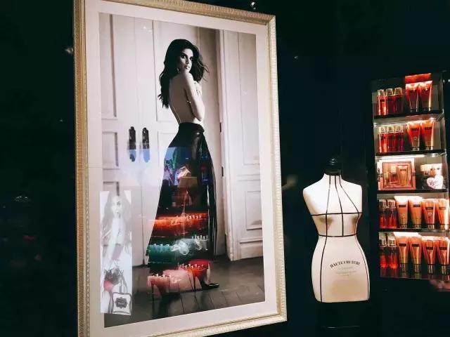 探店！成都维秘旗舰店深度揭秘，愿今晚你们都是天使！