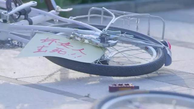 《云巅之上》已向你发送娱乐圈生存宝典，收好不谢！