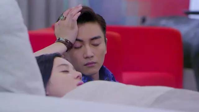 《云巅之上》已向你发送娱乐圈生存宝典，收好不谢！